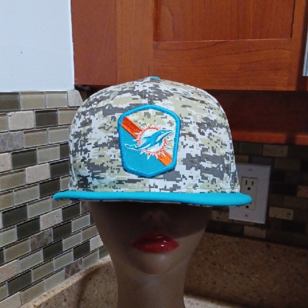 NEW ERA 9FIFTY NFL Miami Dolphins Camouflage Snapback Hat with Teal Brim SZ L/XL